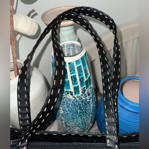 The Sak Elliott Lucca Elegant Black and Brown Leather Shoulder Bags - Picture 4 of 12